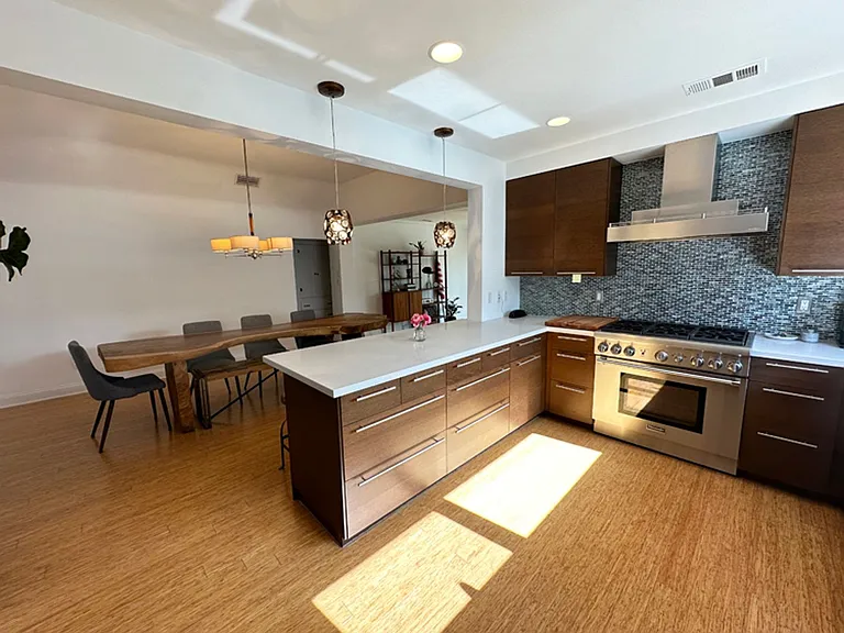 715 N Richman Ave — Photo 9