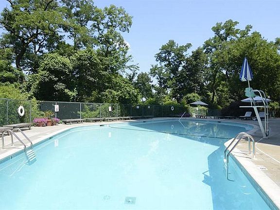 4th image of 2727 Palisade Ave APT 15A