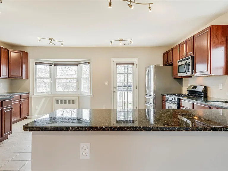 981 Johnson Pl — Photo 6