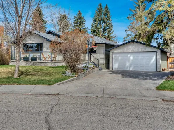 48 Waterloo Dr SW, Calgary, AB T3C 3E8