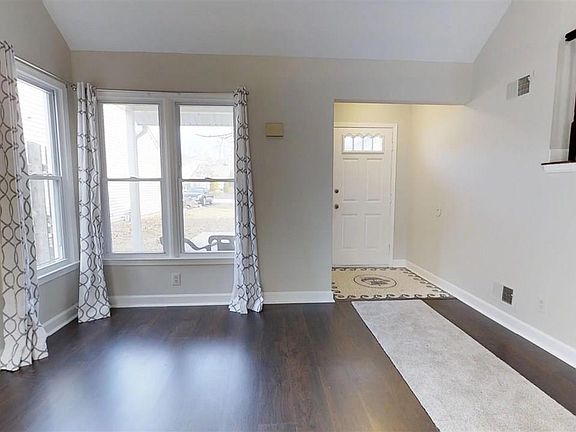 3rd image of 738 Whalers Cove Pl