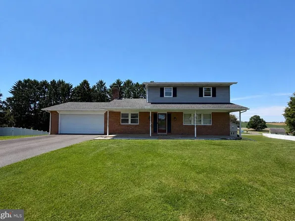 208 Fairway Dr, Mechanicsburg, PA 17055