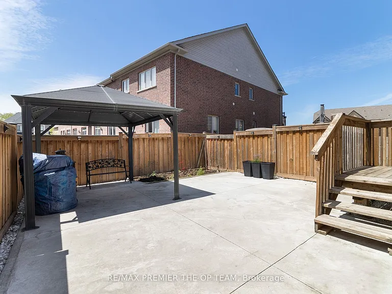 17 True Blue Cres — Photo 48