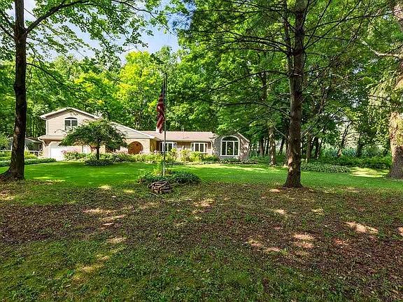 2nd image of 3620 Park Ln