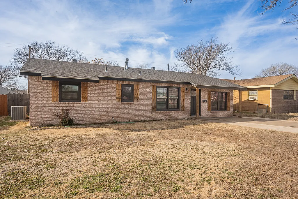4 bed, 1844 sqft, $2,100 — Photo 1