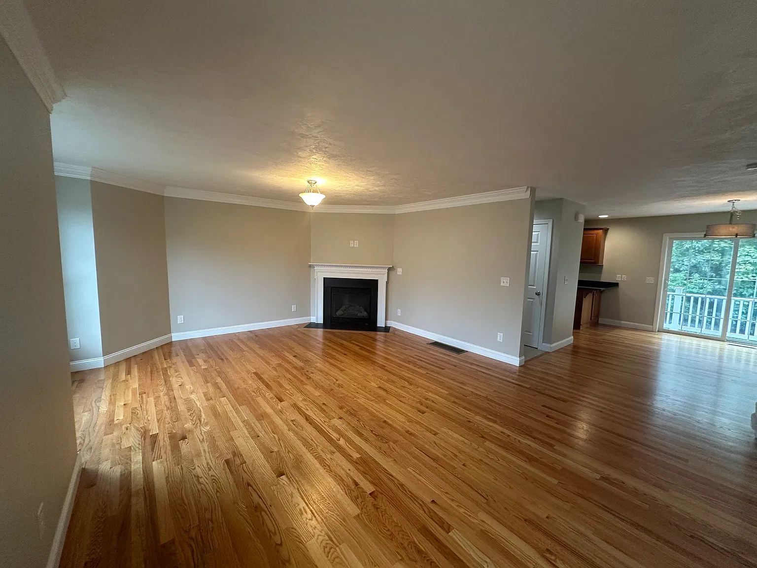 2 bed, 1.5 bath, 1366 sqft, $3,600 — Photo 2