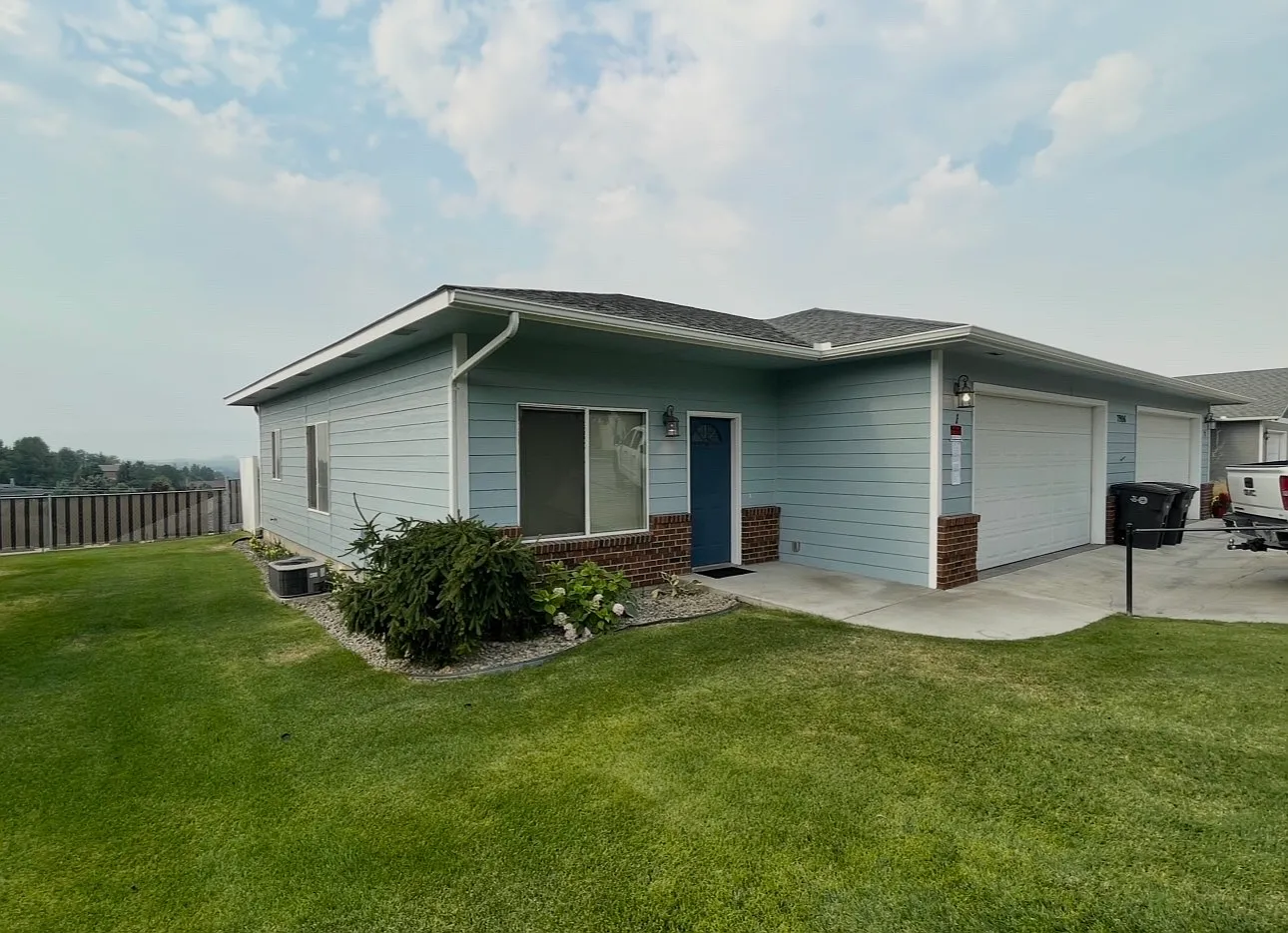 7906 Skyline Way — Photo 2