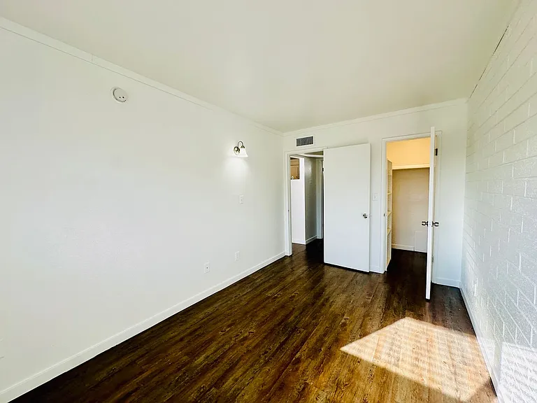 Bel Air Apartments — Photo 20