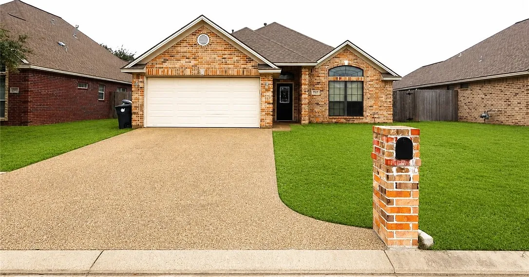 4 bed, 1764 sqft, $2,200 — Photo 2