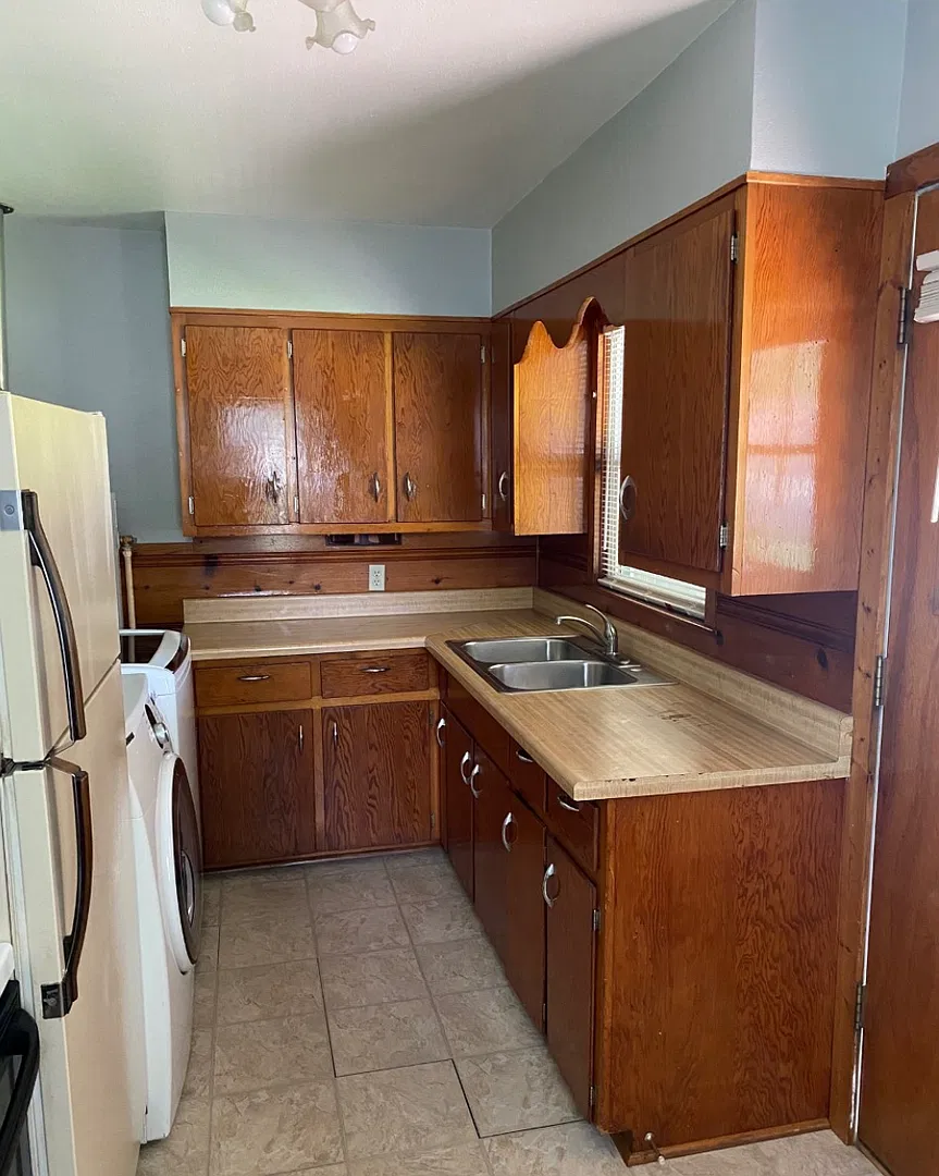 Welcome Home! 2 Bedroom 1 Bathroom House with Attached Carport! — Photo 3