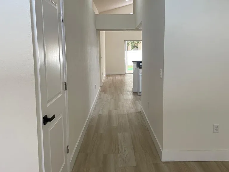 658 Sierra Cir — Photo 21