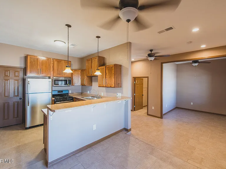 326 Coates Dr #B — Photo 14