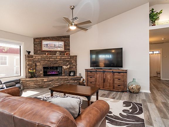 4th image of 10013 E Del Monte Ave