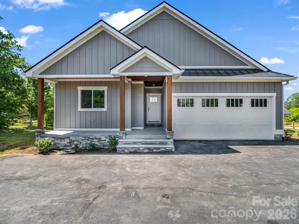 120 Grandview Ln, Hendersonville, NC 28791