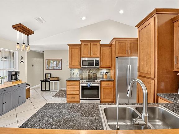 3rd image of 1118 SW 82ND TERRACE
