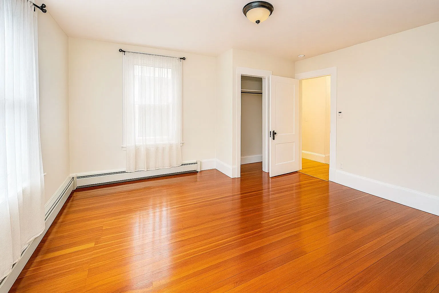 2 bed, 700 sqft, $2,600 — Photo 3
