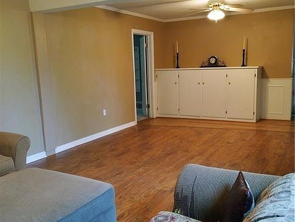 4th image of 613 S Avenue J