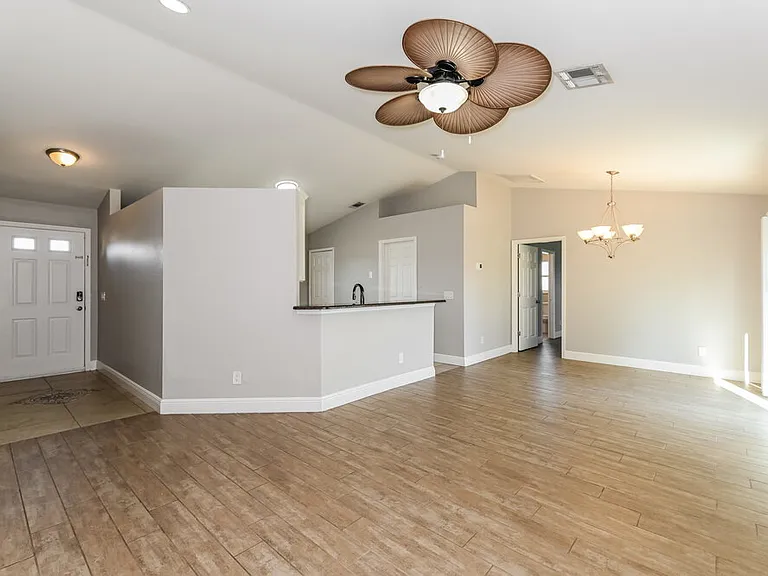3213 SE Santa Barbara Pl — Photo 4