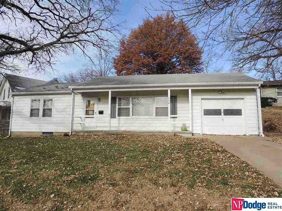 1st image of 904 1st Ave