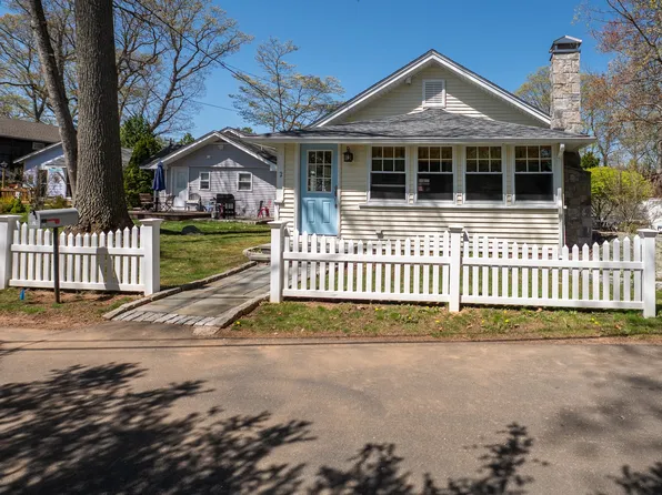 2 Bartholomew Road, Branford, CT 06405