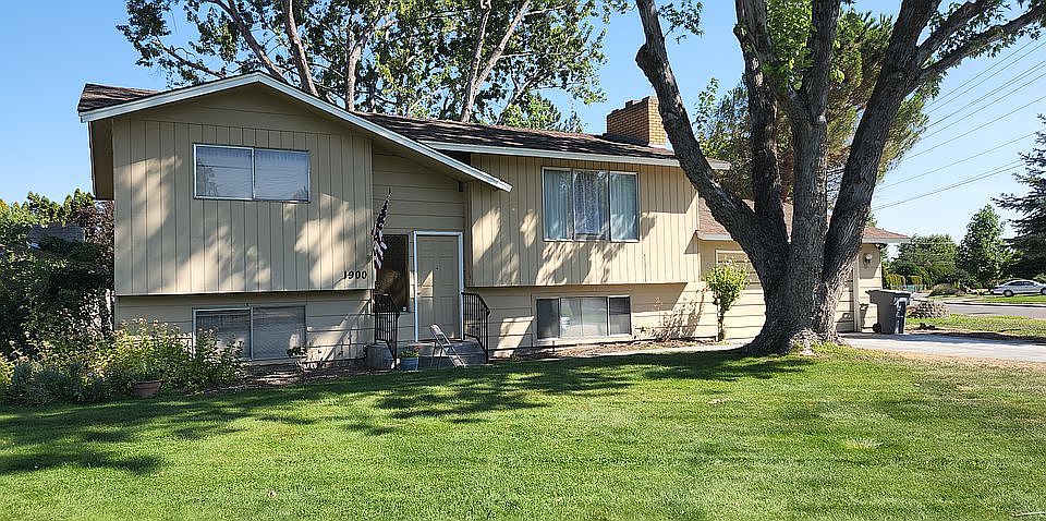 1st image of 1900 McMurray Ave