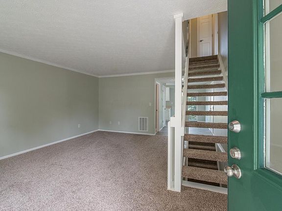 4th image of 930 Upholland Ln