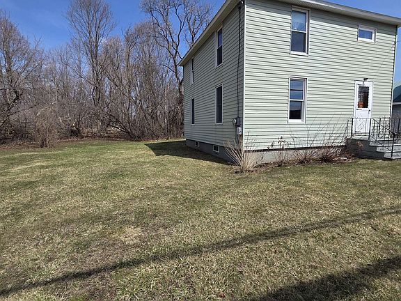 3rd image of 407 Lake Road