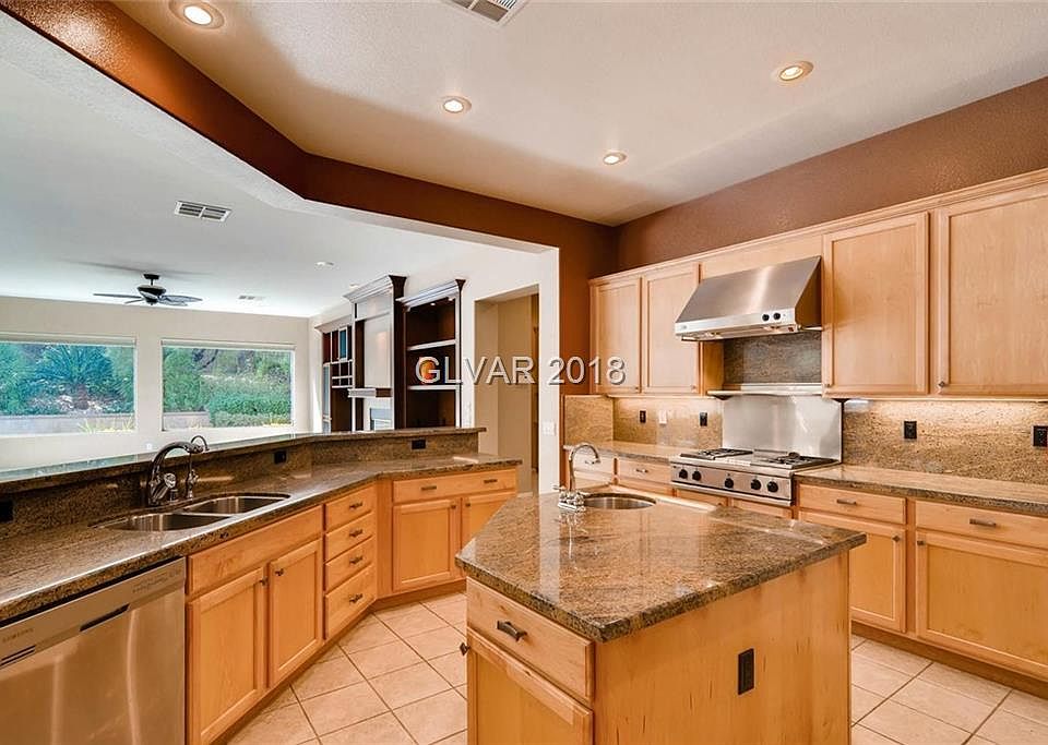 1st image of 11 Candlewyck Dr