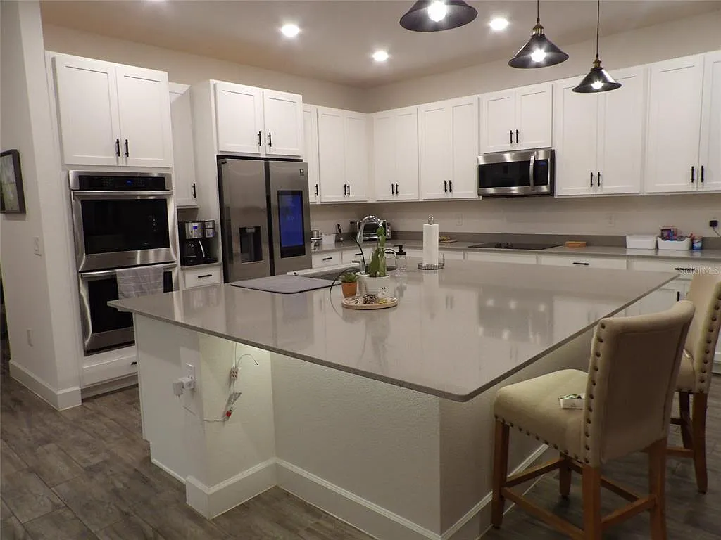 4 bed, 3.0 bath, 2356 sqft, $3,200 — Photo 2