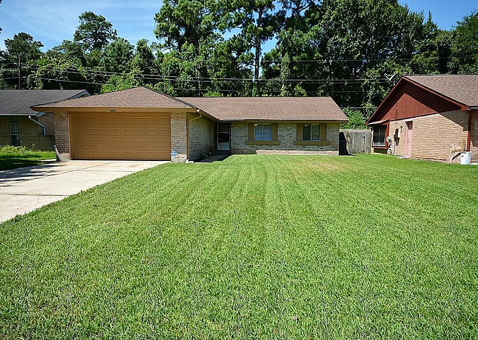 Big front yard and two car driveway
