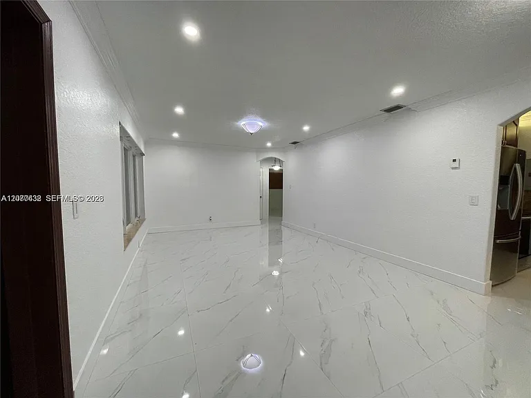 6102 SW 13th St — Photo 5