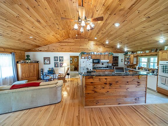5th image of 141 Bobolink Dr