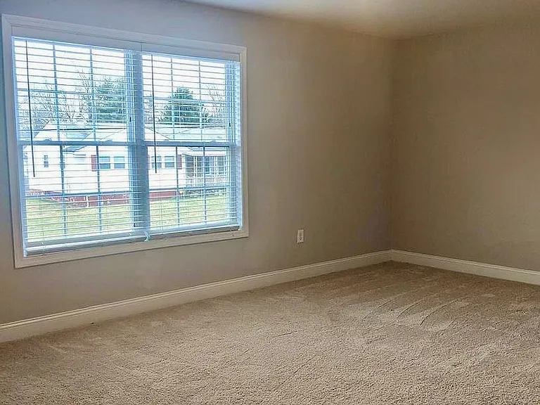 254 Upland Ave — Photo 4