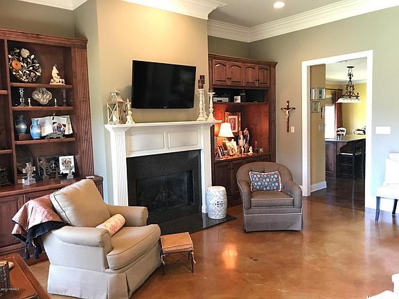 5th image of 266 Normandie Dr