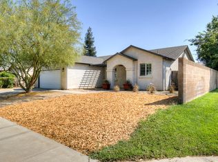 684 W Orange St, Kingsburg, CA 93631