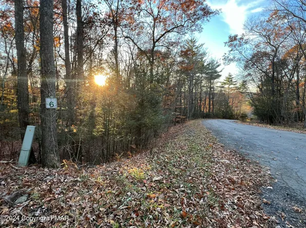 6 Hancock Ct, East Stroudsburg, PA 18302