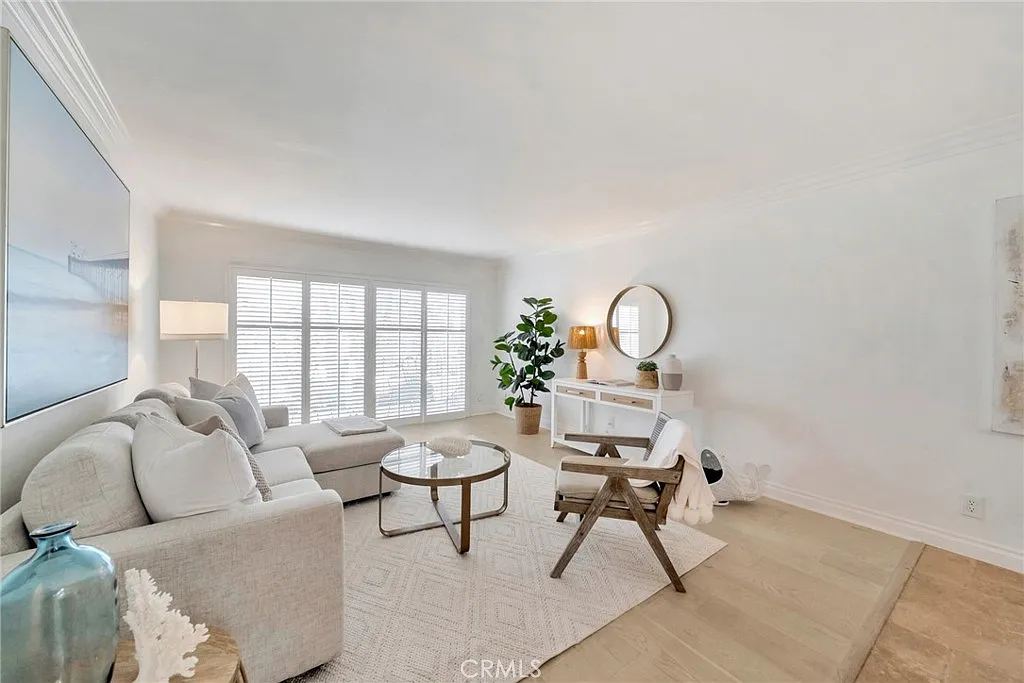 2 bed, 2.5 bath, 920 sqft, $4,100 — Photo 1