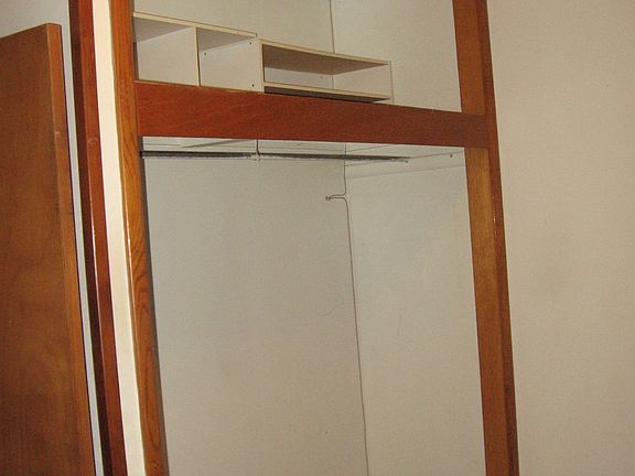 5th image of 104 S Clark St