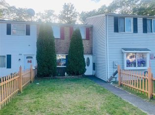 214 Hill Rise, Calverton, NY 11933