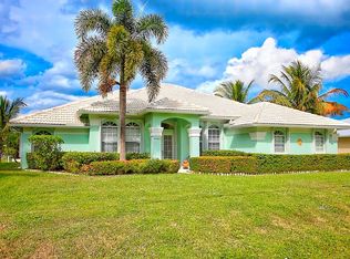 9145 SE Delafield St, Hobe Sound, FL 33455
