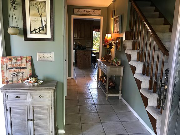 Wide entry way