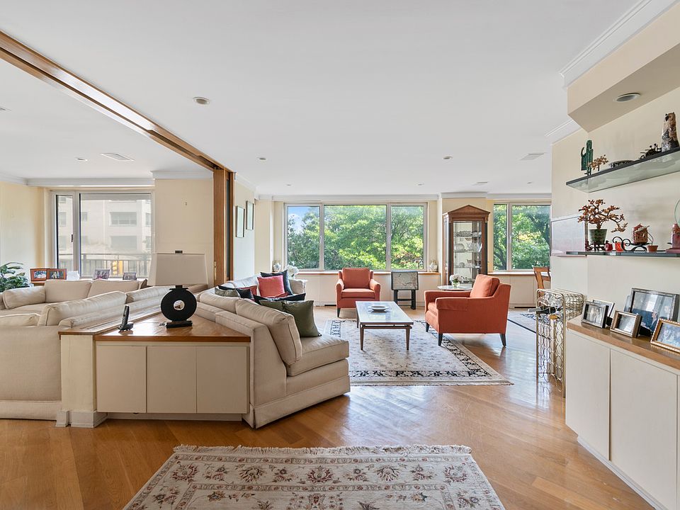 1st image of 60 Sutton Pl S #3C