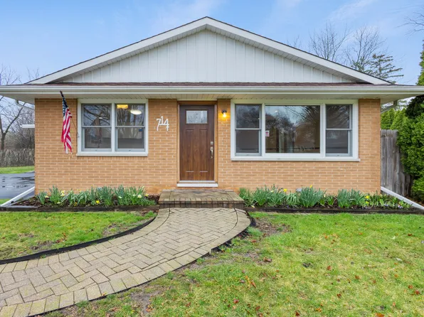 714 Jenkisson Ave, Lake Bluff, IL 60044