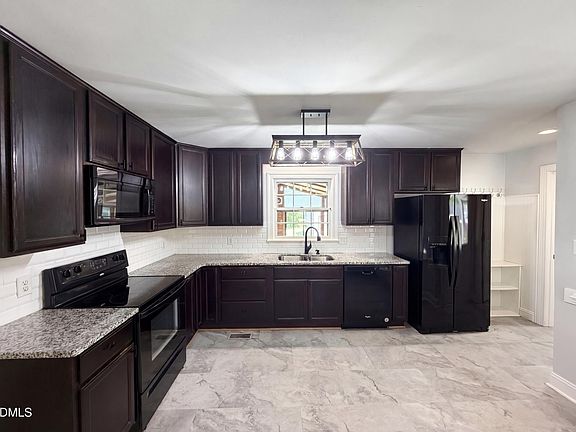 2nd image of 624 Green Willow Cir