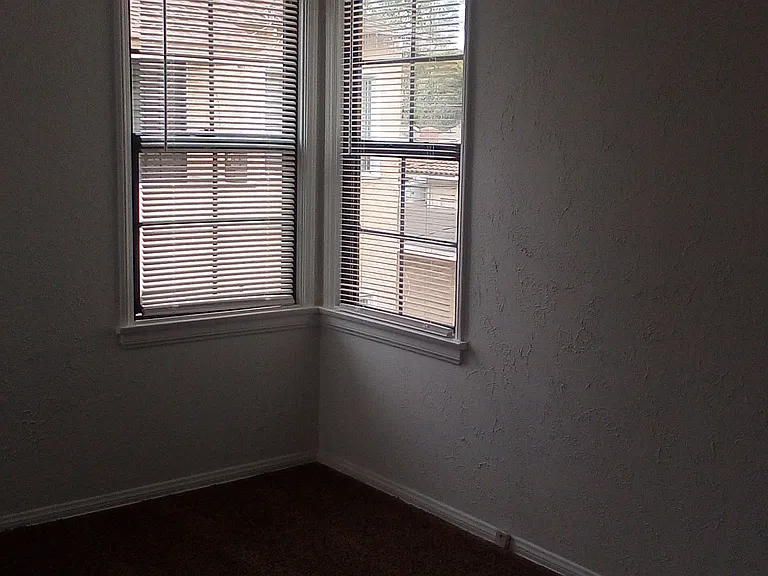 5327 1/2 E Carson St — Photo 4