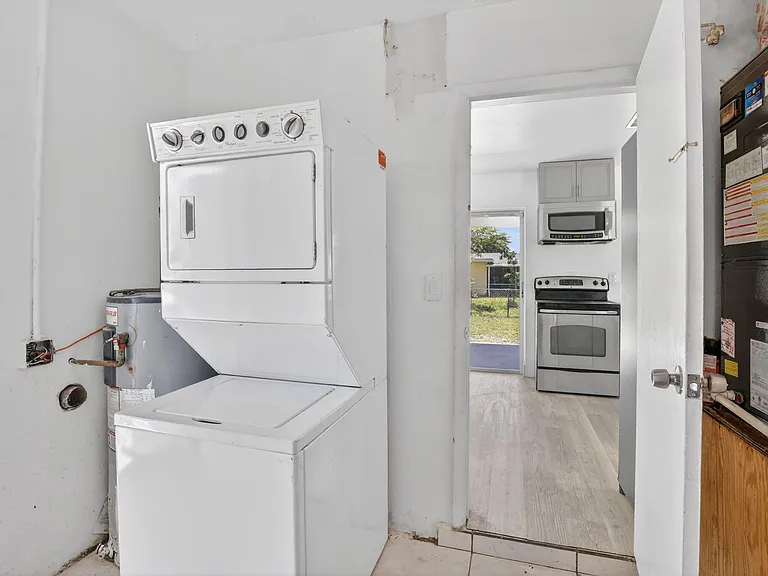 5804 NW 14th St — Photo 31