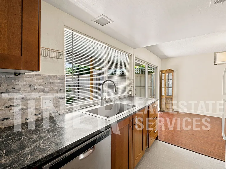 6060 Via Casitas — Photo 3