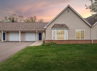 424 Lancaster Ct, Saline, MI 48176