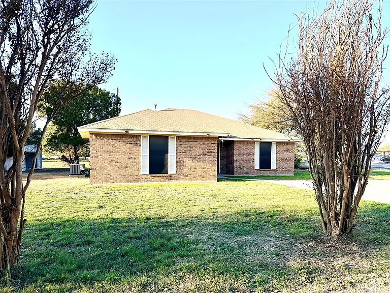 1731 S State Highway 46 — Photo 2