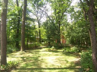 915 S Fleming Rd, Bull Valley, IL 60098